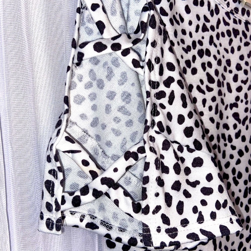 NWOT COLD SHOULDER TOP - Picture 5 of 9
